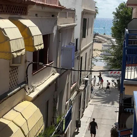 Апартаменты Sunny Flat In 30 Seconds To Beach, Balcony & Sea Views! Сиджес