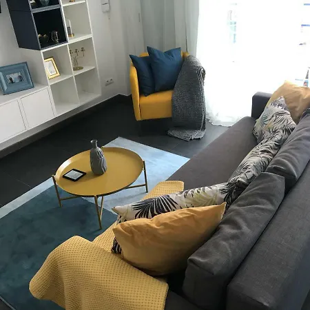 Апартаменты Sunny Flat In 30 Seconds To Beach, Balcony & Sea Views! Сиджес