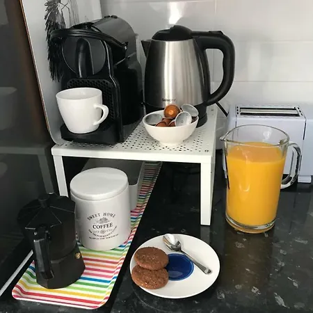 Apartment Sunny Flat In 30 Seconds To Beach, Balcony & Sea Views!