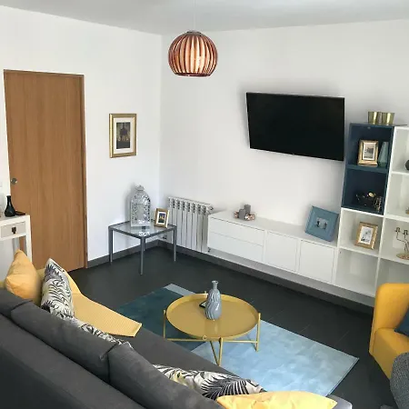 Sunny Flat In 30 Seconds To Beach, Balcony & Sea Views! Apartment *