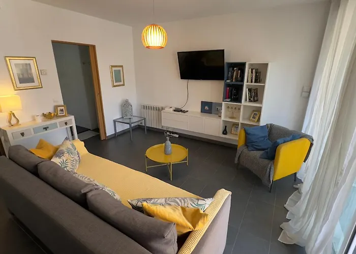 Sunny Flat In 30 Seconds To Beach, Balcony & Sea Views! Апартаменты Сиджес