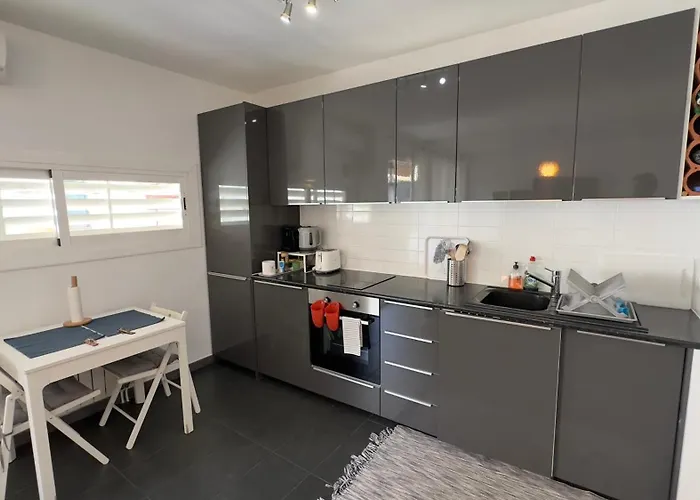 Sunny Flat In 30 Seconds To Beach, Balcony & Sea Views! * 锡切斯