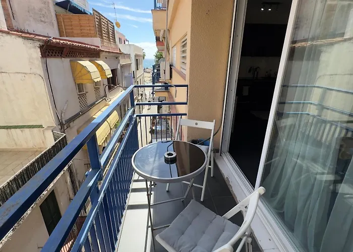 Sunny Flat In 30 Seconds To Beach, Balcony & Sea Views! 公寓