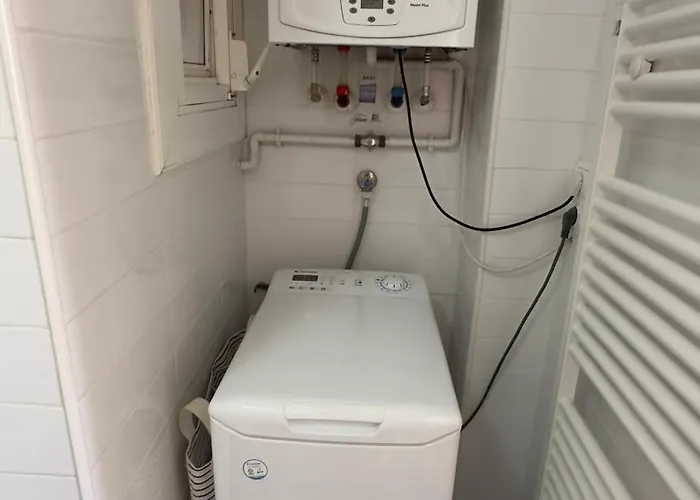 Sunny Flat In 30 Seconds To Beach, Balcony & Sea Views! 锡切斯