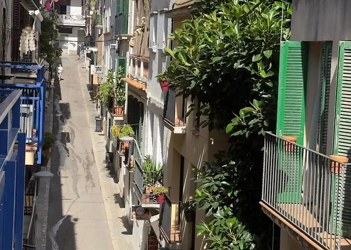 Sunny Flat In 30 Seconds To Beach, Balcony & Sea Views! 公寓 锡切斯