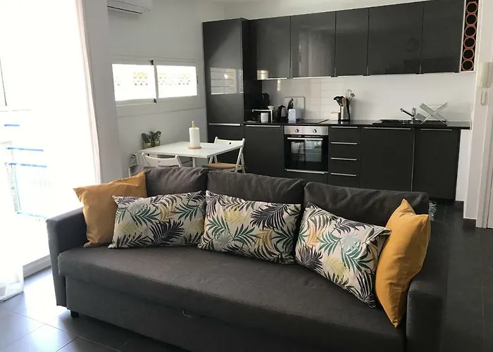 Apartmán Sunny Flat In 30 Seconds To Beach, Balcony & Sea Views! Sitges