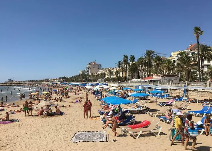 Sunny Flat In 30 Seconds To Beach, Balcony & Sea Views!