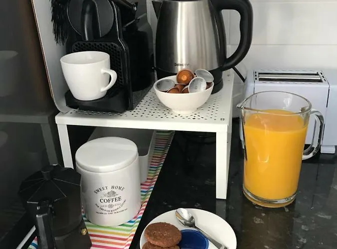 Apartmán Sunny Flat In 30 Seconds To Beach, Balcony & Sea Views!