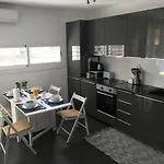 Sunny Flat In 30 Seconds To Beach, Balcony & Sea Views! Appartement