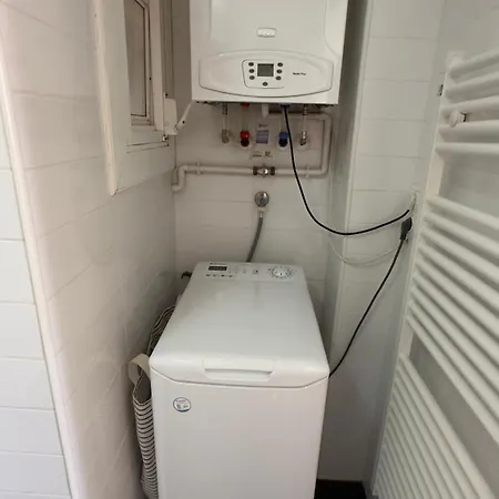 Sunny Flat In 30 Seconds To Beach, Balcony & Sea Views! Сіджас