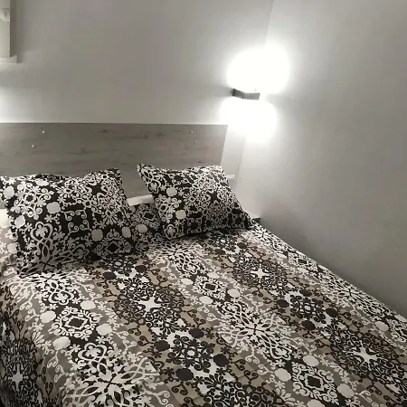 Sunny Flat In 30 Seconds To Beach, Balcony & Sea Views! *