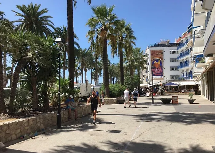 Sunny Flat In 30 Seconds To Beach, Balcony & Sea Views! *